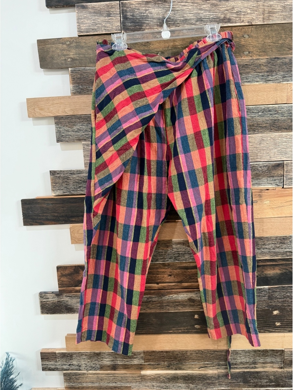 Rujuta Sheth pants has defect sz XL